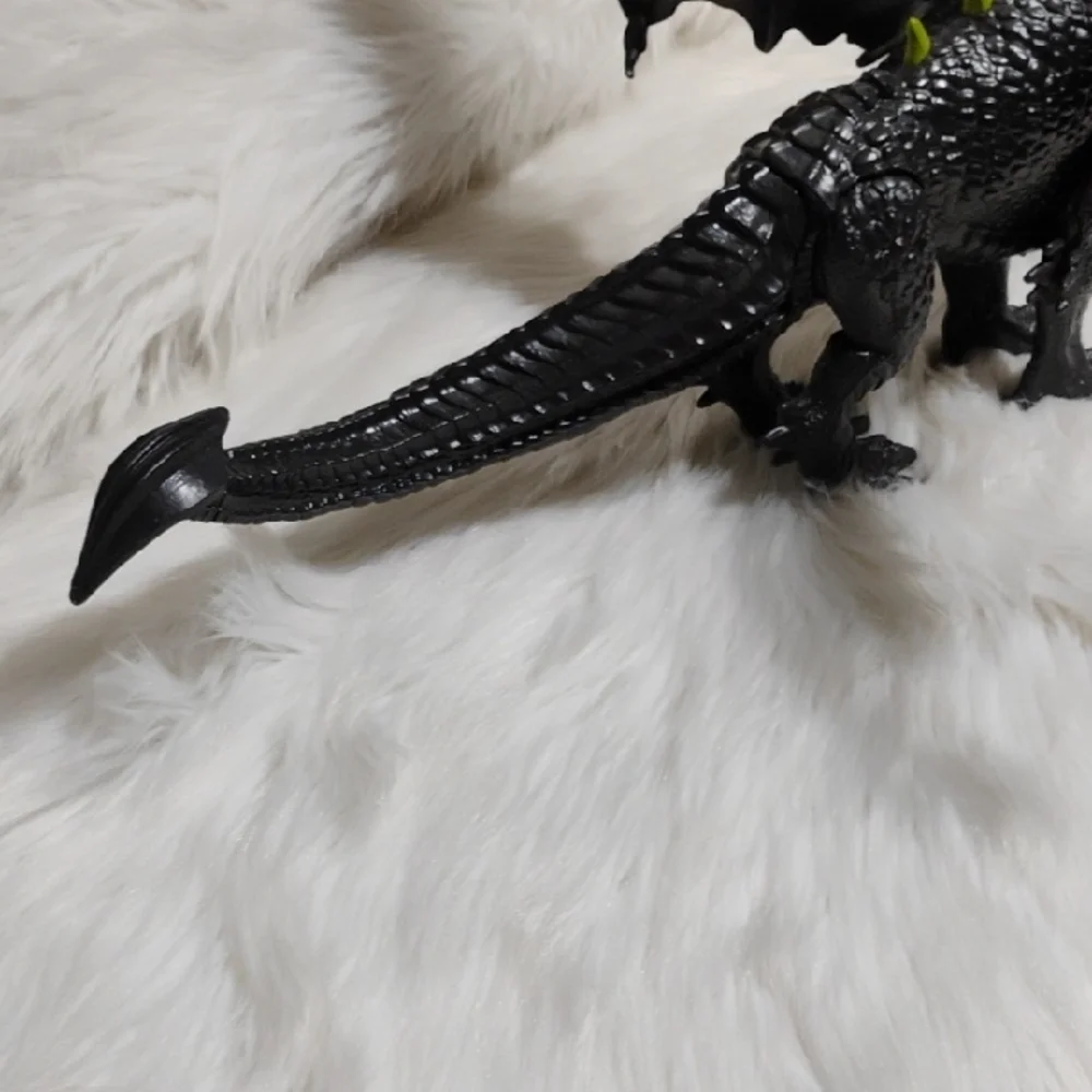 Dungeons & Dragons Rakor Majestic Black & Green Dragon Figure (XX-55) - Picture 7 of 7